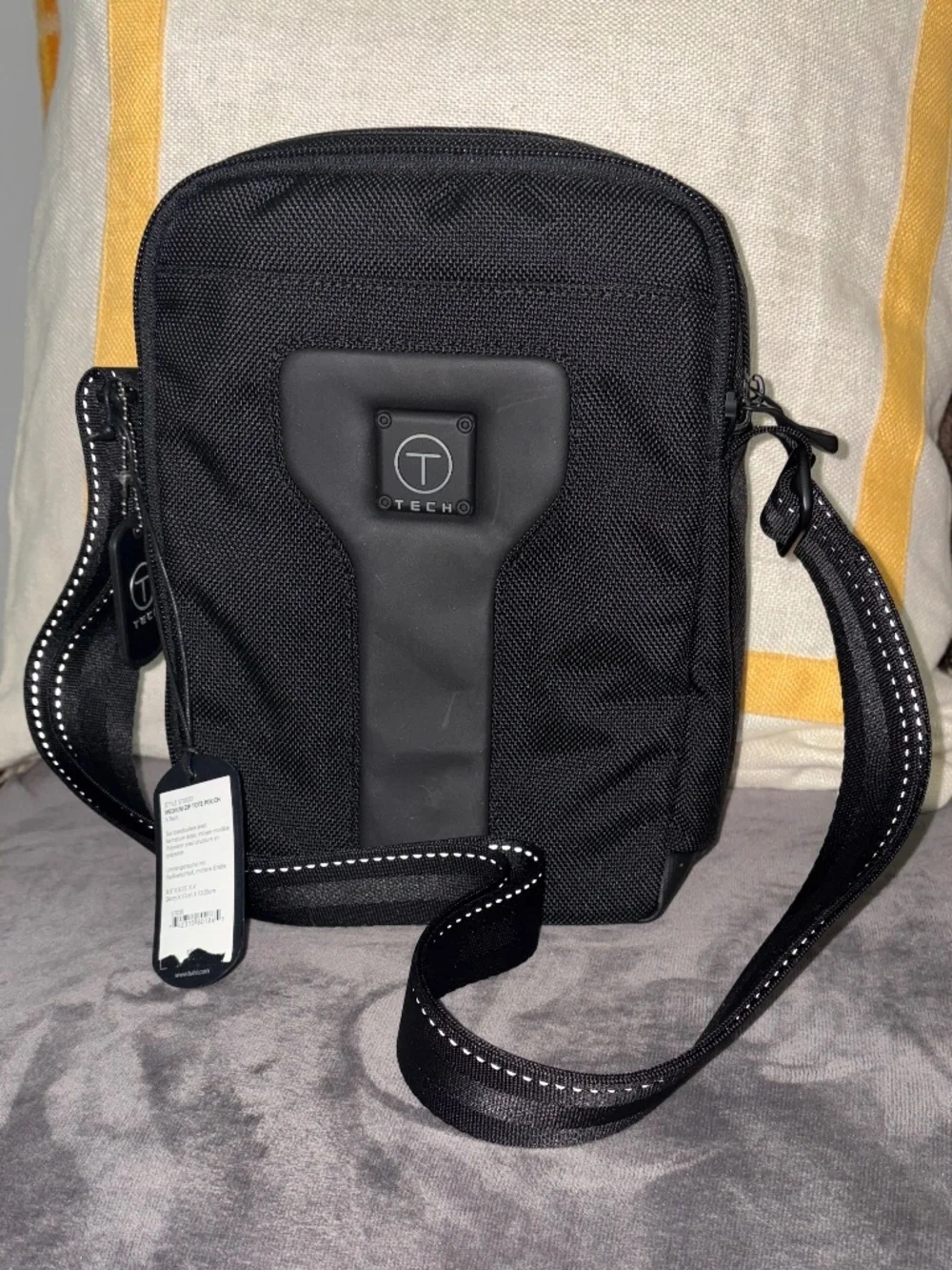 NWT Tumi T-Tech 057030D Adventure Medium Zip Tote Pouch Black Sling Crossbody